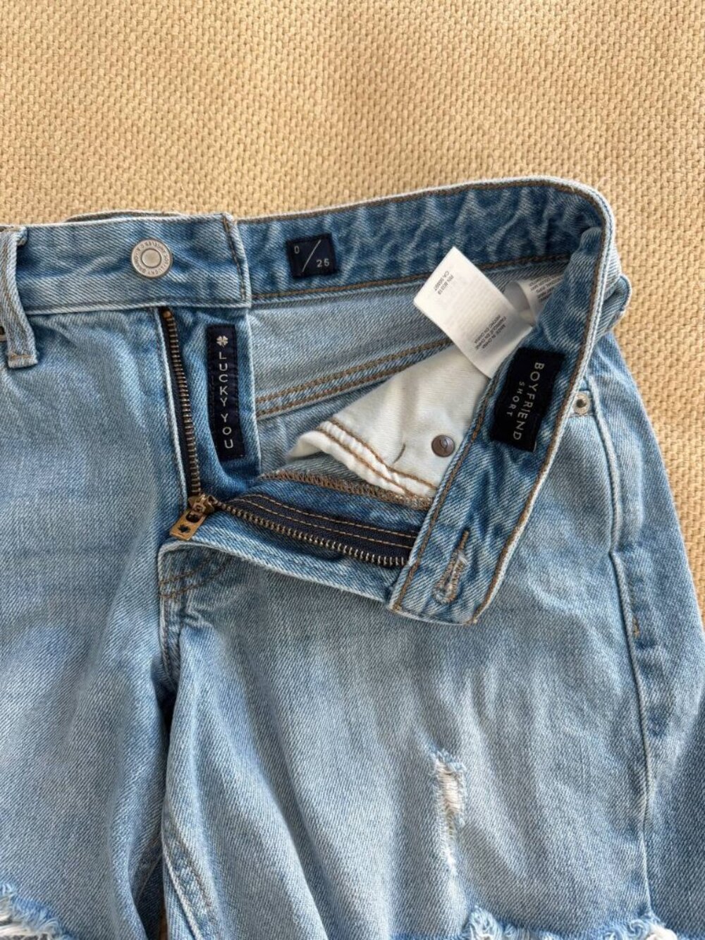 Lucky Brand Denim Shorts Frayed Hem Button Fly Size 25/0 Women's - Picture 4 of 10